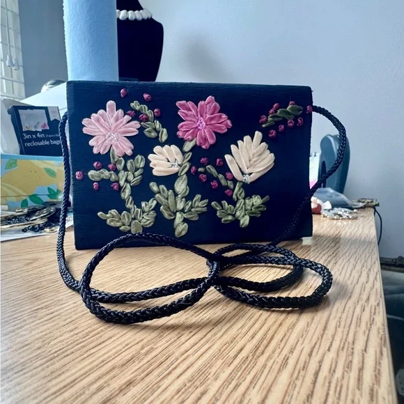 La Regale Vintage Embroidered Raw Black 8” x 5” Satin Clutch or Shoulder Bag - Picture 10 of 10